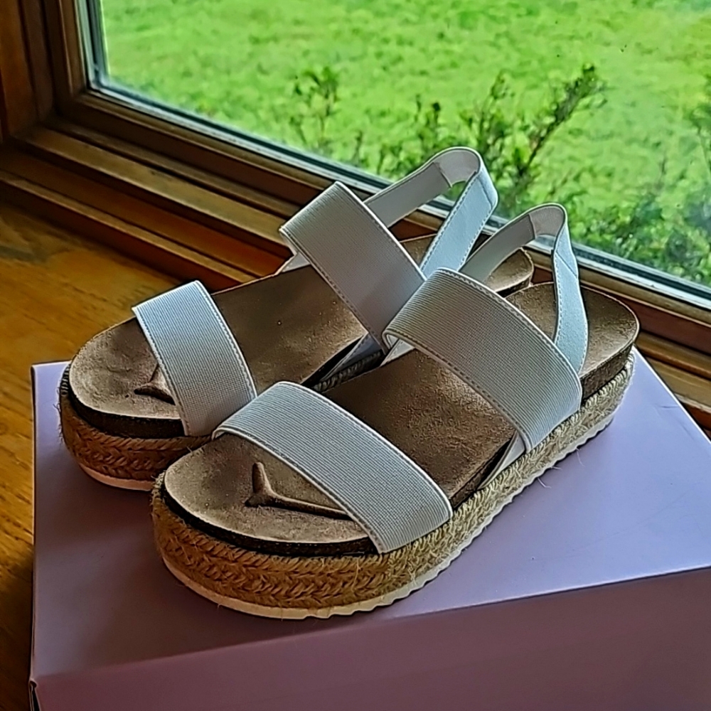 Madden White sandles 5.5